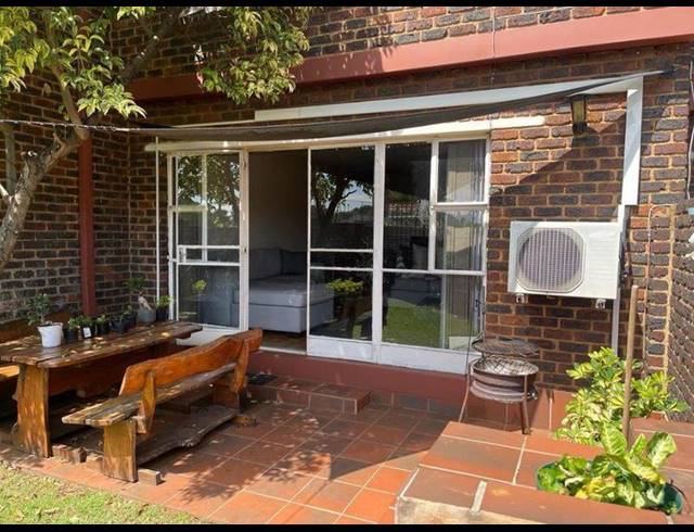 2 BEDROOM TOWNHOUSE FOR SALE IN PIERRE VAN RYNEVELD